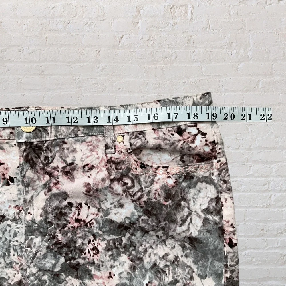 🌸Bandolino Karyn Capris Boyfriend Style Floral Crop Pants - Picture 10 of 15